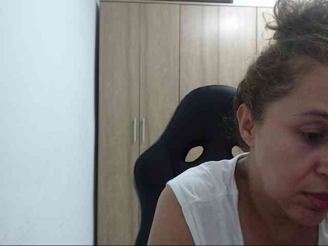 RoxanaMilf webcam