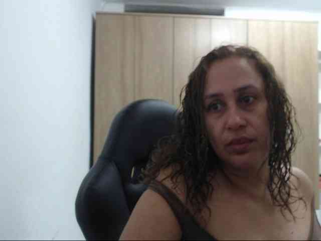 RoxanaMilf webcam