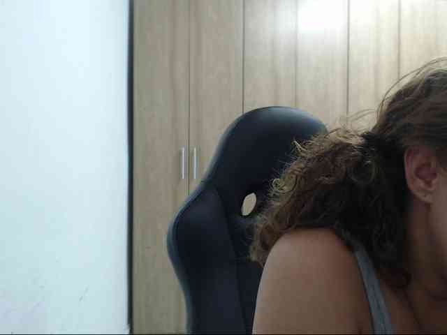 RoxanaMilf webcam