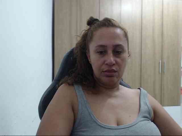 RoxanaMilf webcam