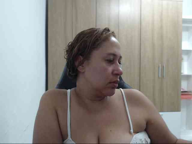 RoxanaMilf webcam