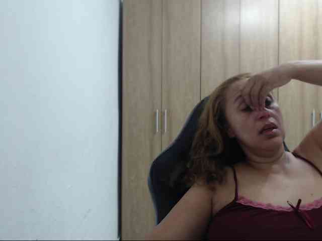 RoxanaMilf webcam