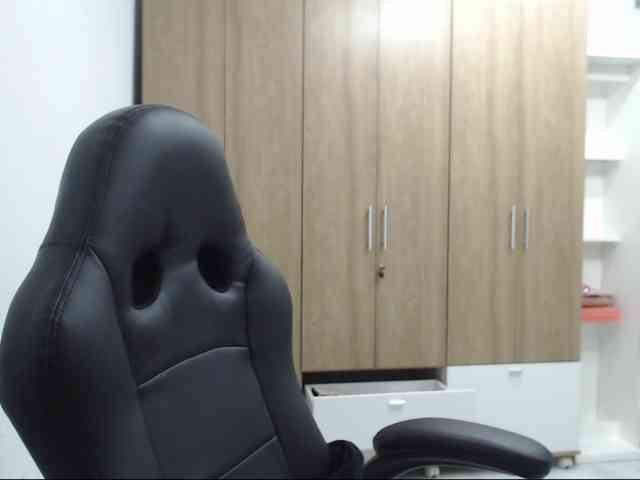 RoxanaMilf webcam