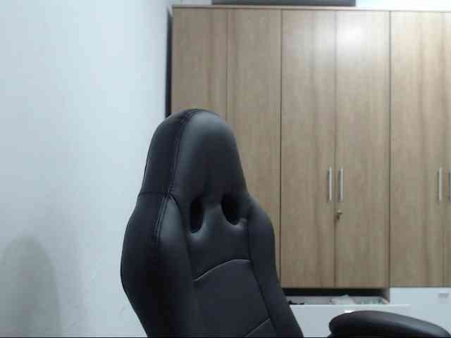 RoxanaMilf webcam
