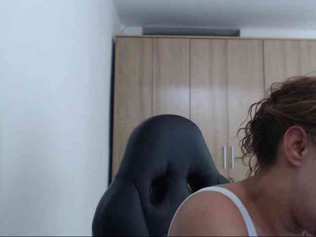 RoxanaMilf webcam