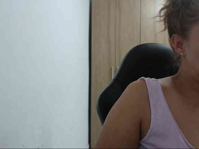 RoxanaMilf webcam