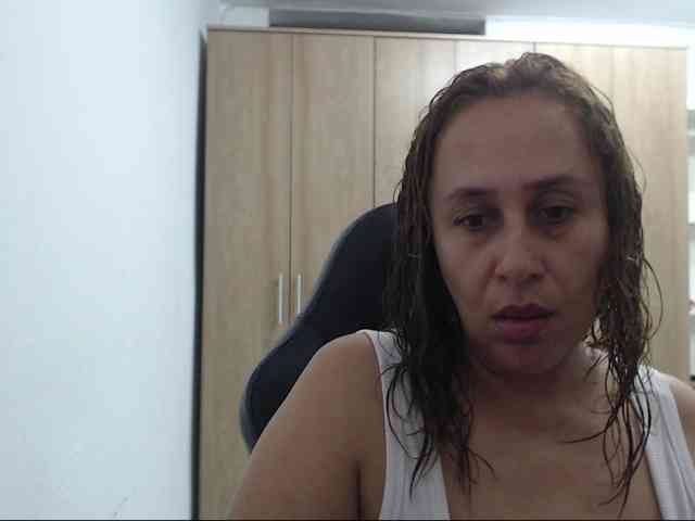 RoxanaMilf webcam