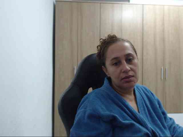RoxanaMilf webcam