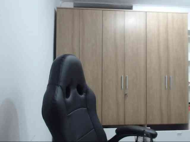 RoxanaMilf webcam