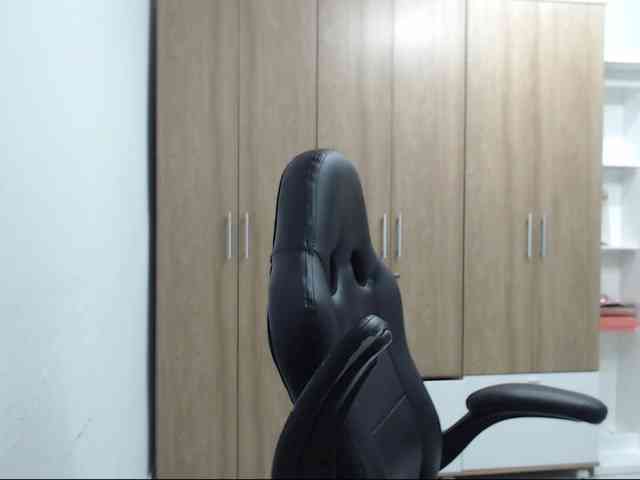 RoxanaMilf webcam