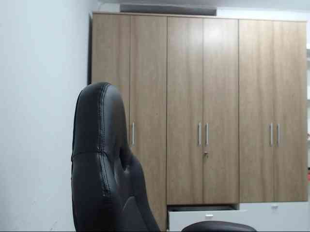 RoxanaMilf webcam