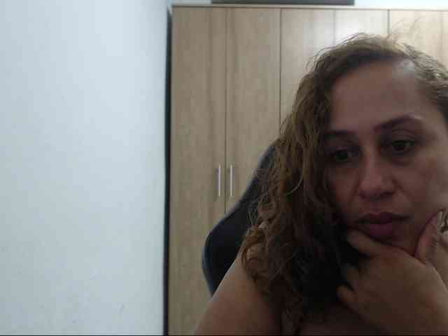 RoxanaMilf webcam