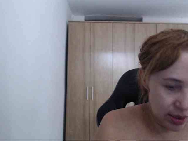 RoxanaMilf webcam