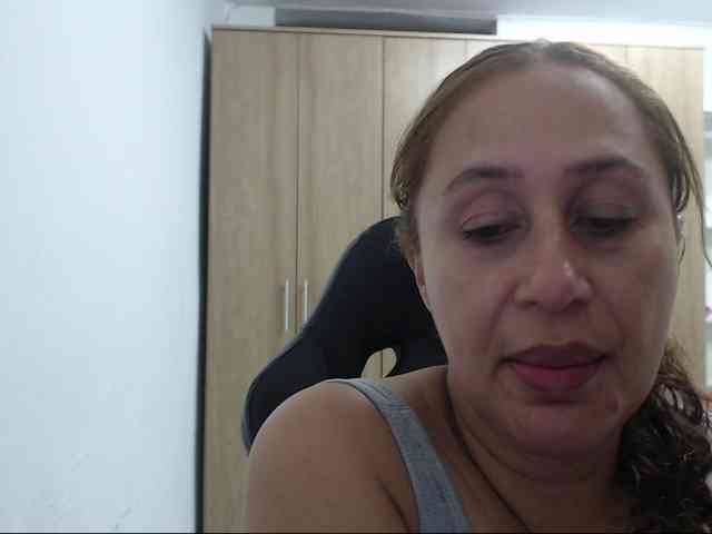 RoxanaMilf webcam