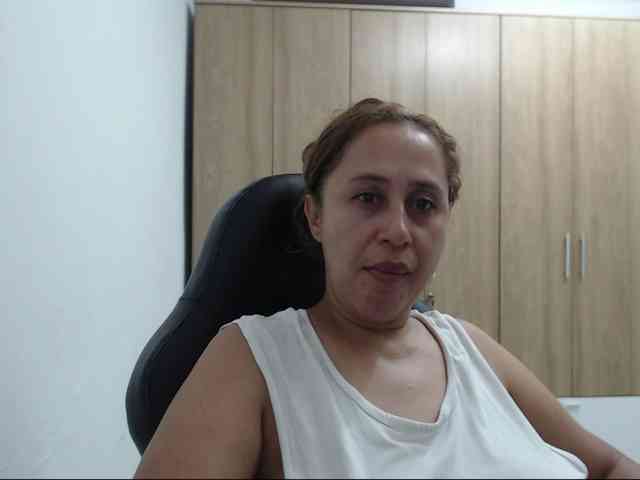 RoxanaMilf webcam