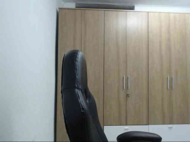 RoxanaMilf webcam