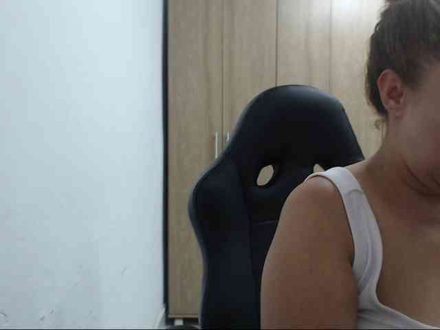 RoxanaMilf webcam
