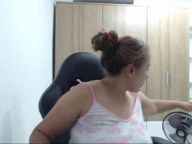 RoxanaMilf webcam