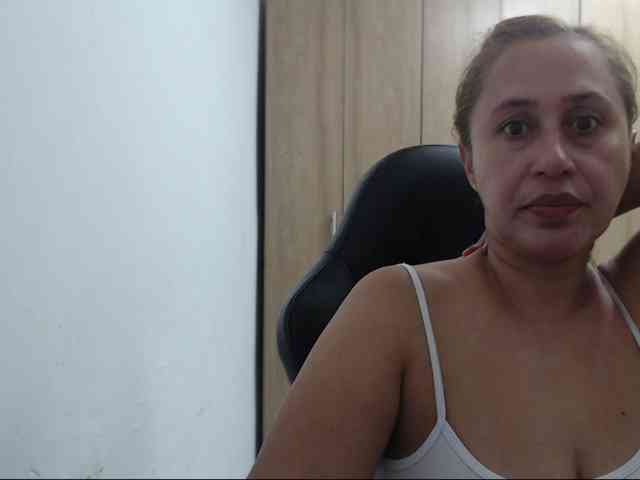 RoxanaMilf webcam