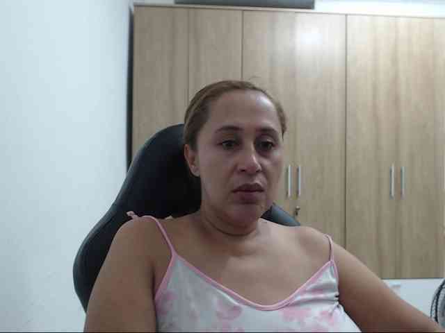 RoxanaMilf webcam