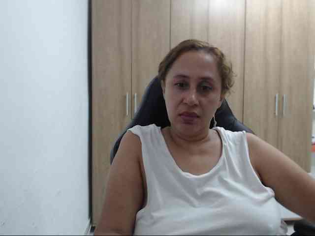 RoxanaMilf webcam