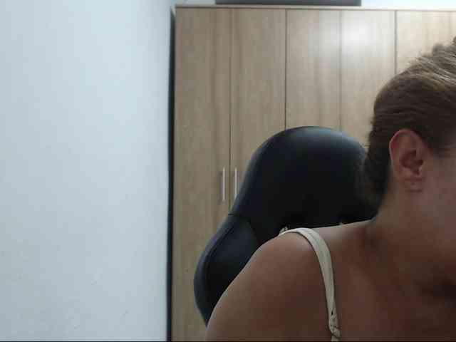 RoxanaMilf webcam