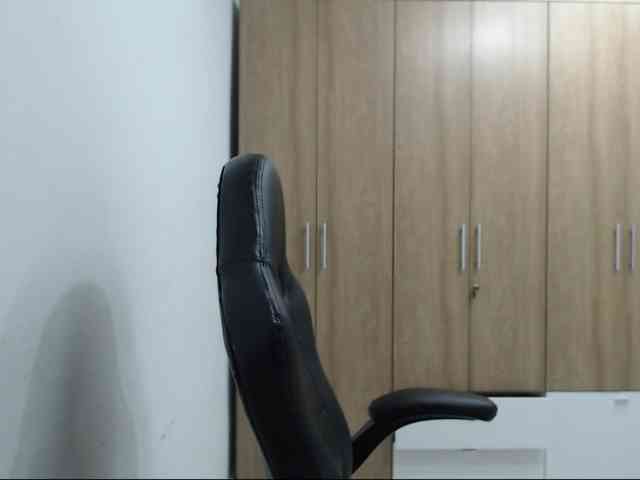 RoxanaMilf webcam