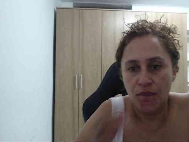 RoxanaMilf webcam