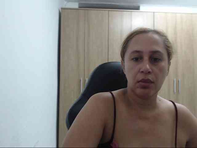 RoxanaMilf webcam