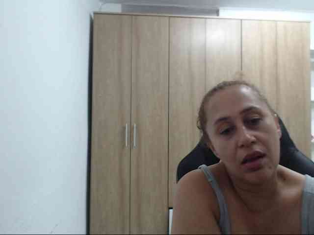 RoxanaMilf webcam