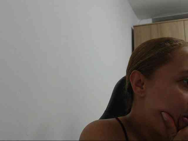 RoxanaMilf webcam