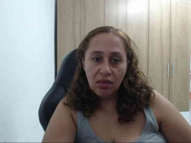 RoxanaMilf webcam