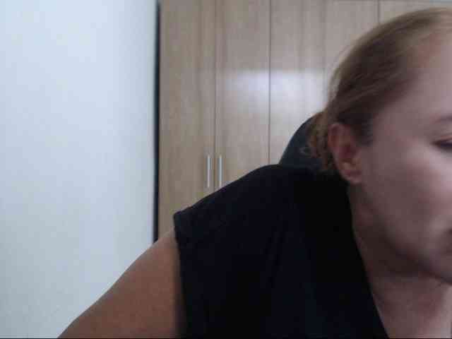 RoxanaMilf webcam