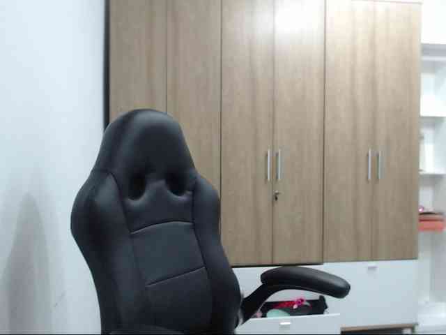 RoxanaMilf webcam