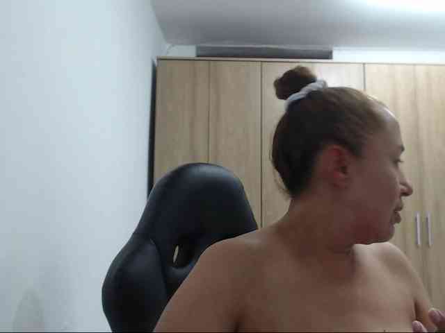 RoxanaMilf webcam