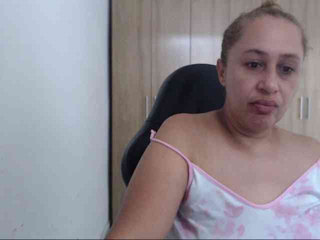 RoxanaMilf webcam