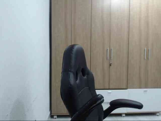 RoxanaMilf webcam
