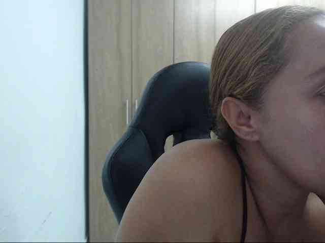 RoxanaMilf webcam