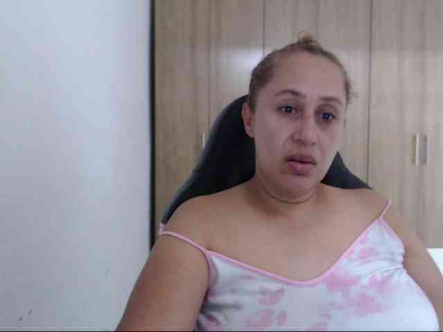 RoxanaMilf webcam