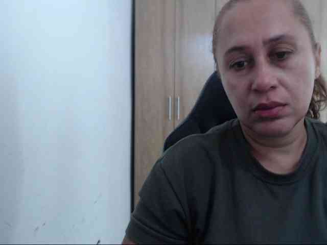 RoxanaMilf webcam