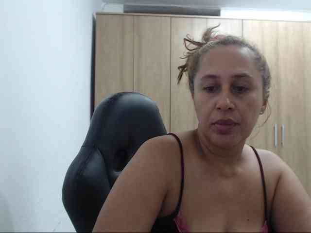 RoxanaMilf webcam