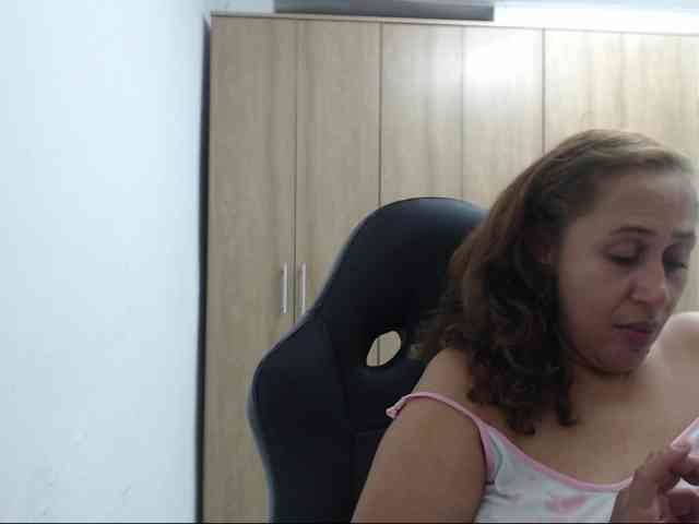 RoxanaMilf webcam