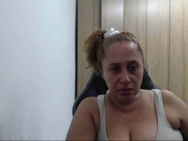 RoxanaMilf webcam