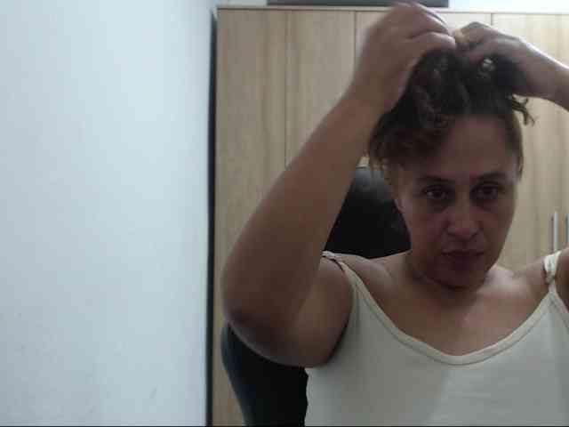 RoxanaMilf webcam