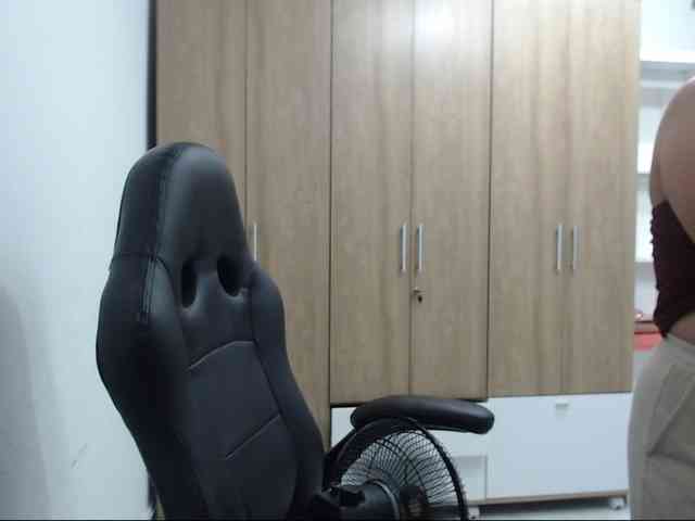 RoxanaMilf webcam