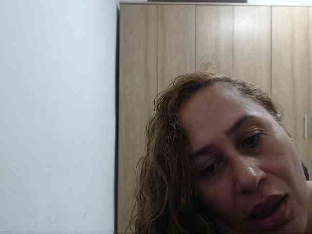 RoxanaMilf webcam