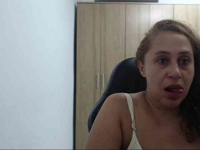 RoxanaMilf webcam