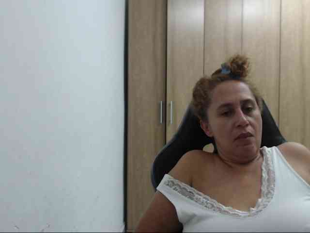 RoxanaMilf webcam