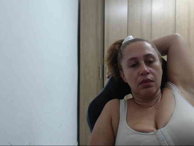 RoxanaMilf webcam