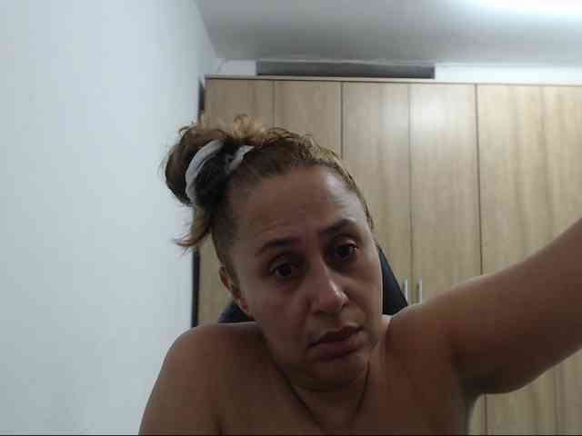 RoxanaMilf webcam